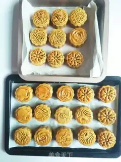 Make Red bean saline moon cake step 7