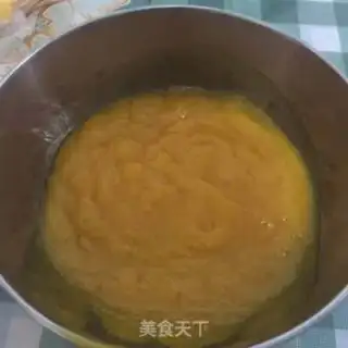 Make Mango heart cake step 2