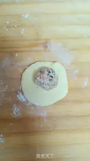 Make The yellow chicken squeezes bread step 6