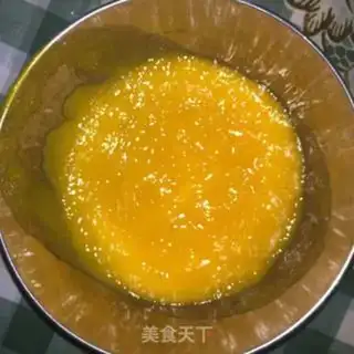 Make Mango heart cake step 4
