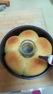 Make The yellow chicken squeezes bread step 12