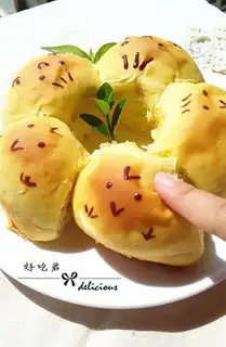 Make The yellow chicken squeezes bread step 17