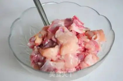 Make Three chickens in a dry pot step 0