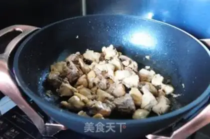 Make Three chickens in a dry pot step 5