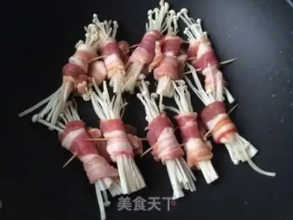 Make Five bouquets of gold and mushroom rolls step 4