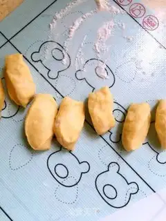 Make Yellow rose bread step 2