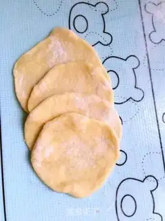 Make Yellow rose bread step 3
