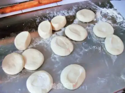 Make Big, loud meat buns step 4