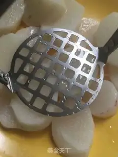 Make Potato mountain medicine cake step 3