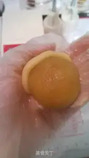 Make The omelet moon cake step 4