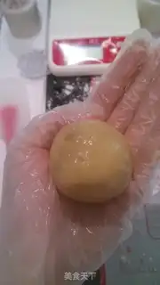 Make The omelet moon cake step 5