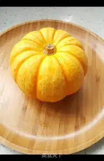 Make Eggs and seafood roasted sunmelon step 0