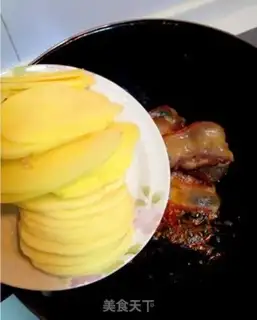 Make Sichuan pork with potatoes step 8