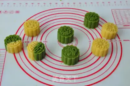 Make Green bean cake step 18