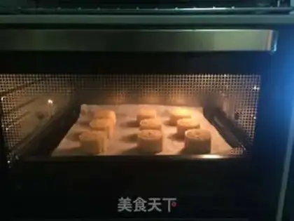 Make Hong Kong milk moon cake step 16