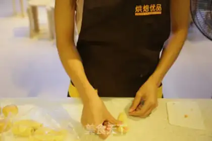 Make A different golden moon cake step 15