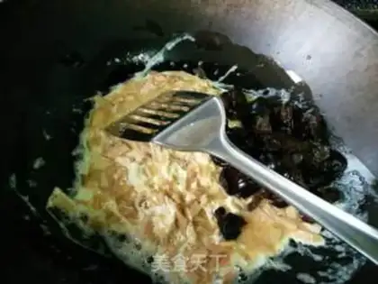 Make Black-muck, yellow-eared eggs step 4