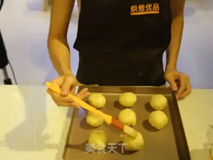 Make A different golden moon cake step 19