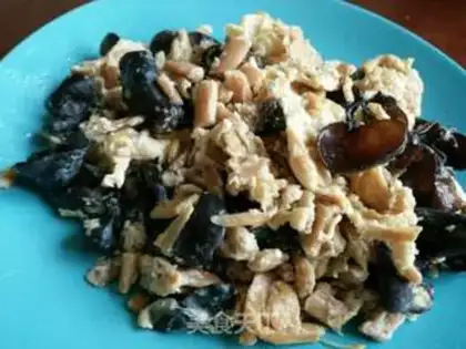 Make Black-muck, yellow-eared eggs step 5