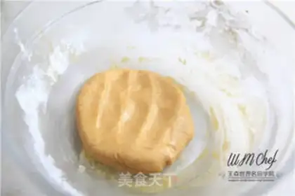 Make A wide moon cake step 2