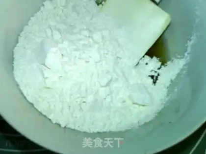 Make A wide corn black sesame moon cake step 4