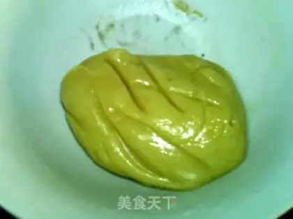 Make A wide corn black sesame moon cake step 5