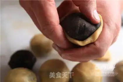 Make A wide moon cake step 4