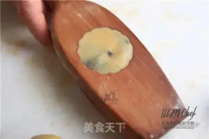 Make A wide moon cake step 5