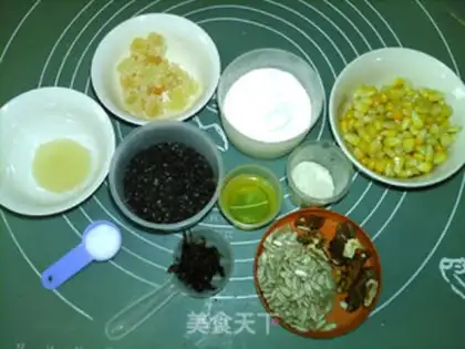 Make A wide corn black sesame moon cake step 7