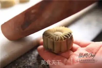 Make A wide moon cake step 6