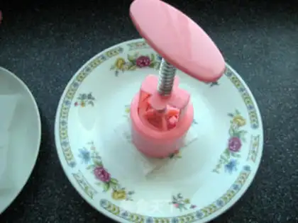 Make Coffee ice-cream mooncake step 18