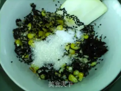 Make A wide corn black sesame moon cake step 10
