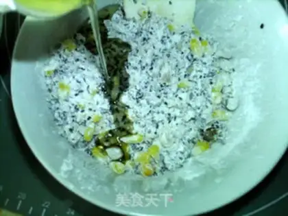 Make A wide corn black sesame moon cake step 12