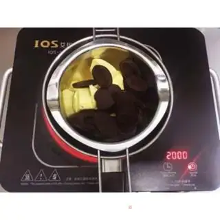 Make French lava chocolate mooncake step 1