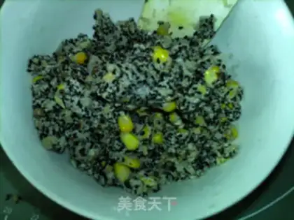 Make A wide corn black sesame moon cake step 13
