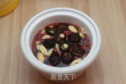 Make Abalone mushrooms and yellow soup step 0