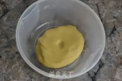 Make A broad double yolk moon cake step 2