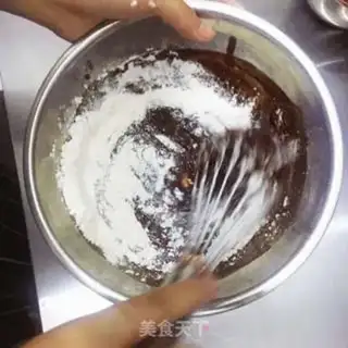 Make French lava chocolate mooncake step 4