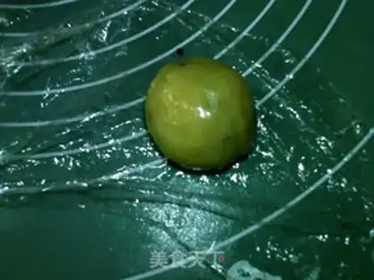 Make A wide corn black sesame moon cake step 16