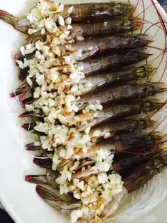 Make A fan steamed prawn step 2