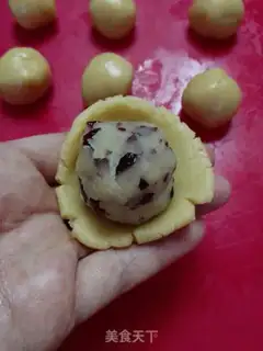 Make The cranberry mooncake step 4