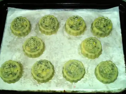 Make A wide corn black sesame moon cake step 20