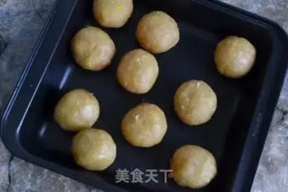 Make A broad double yolk moon cake step 7