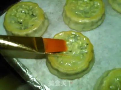 Make A wide corn black sesame moon cake step 22