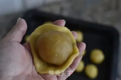 Make A broad double yolk moon cake step 9