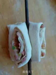 Make Onions of ham rolls step 7