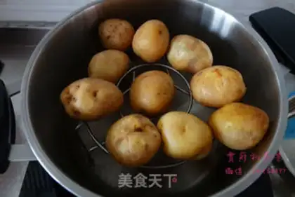 Make Spicy little potatoes step 1