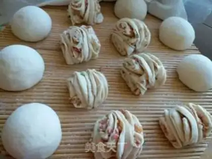 Make Onions of ham rolls step 9