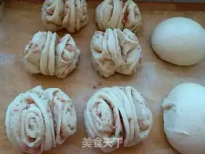 Make Onions of ham rolls step 11