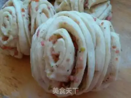 Make Onions of ham rolls step 12